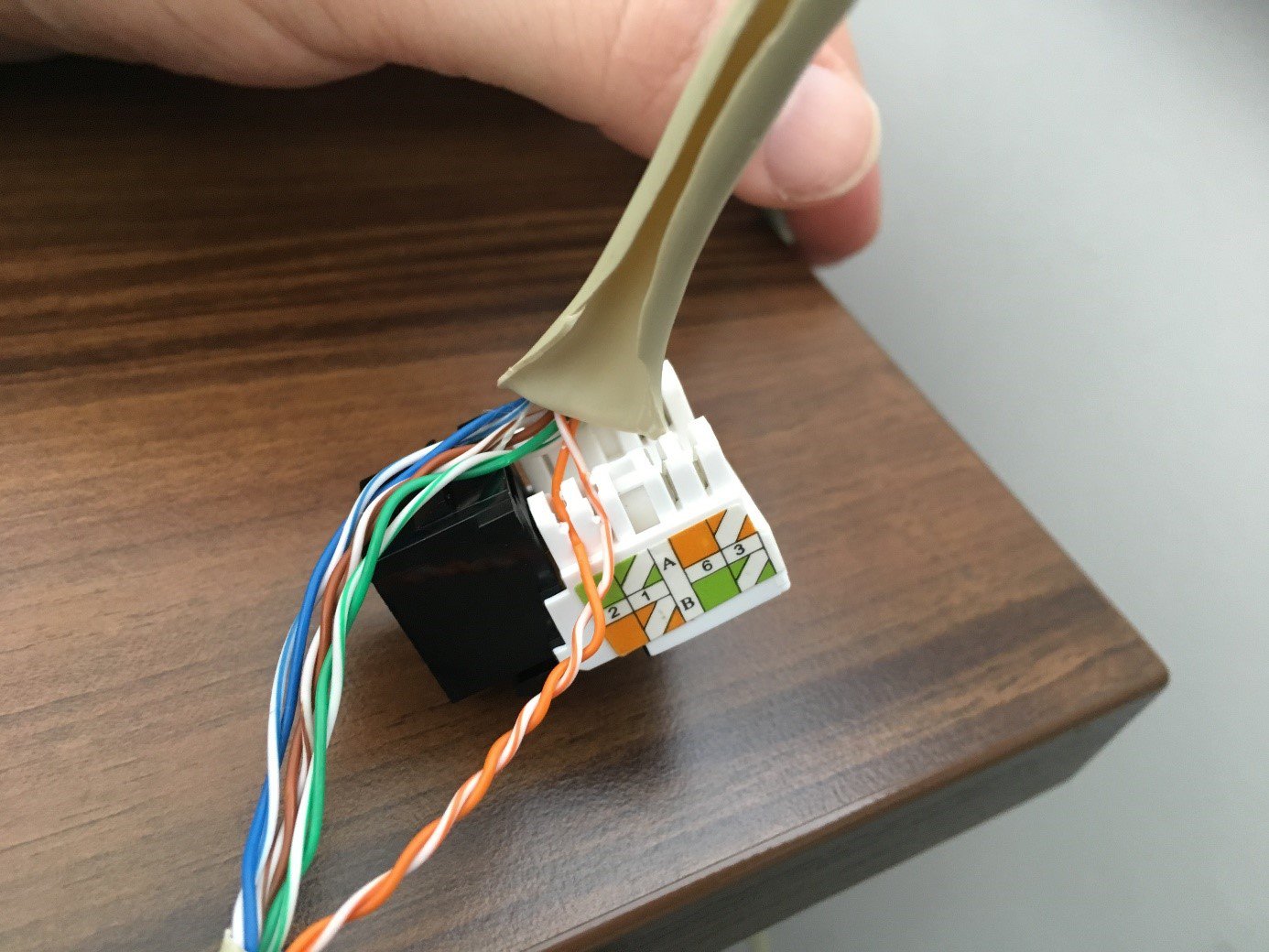 Connecting the data socket to the wires